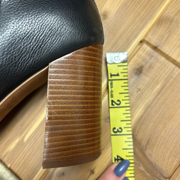 Beautiful open toe booties - Picture 9 of 11